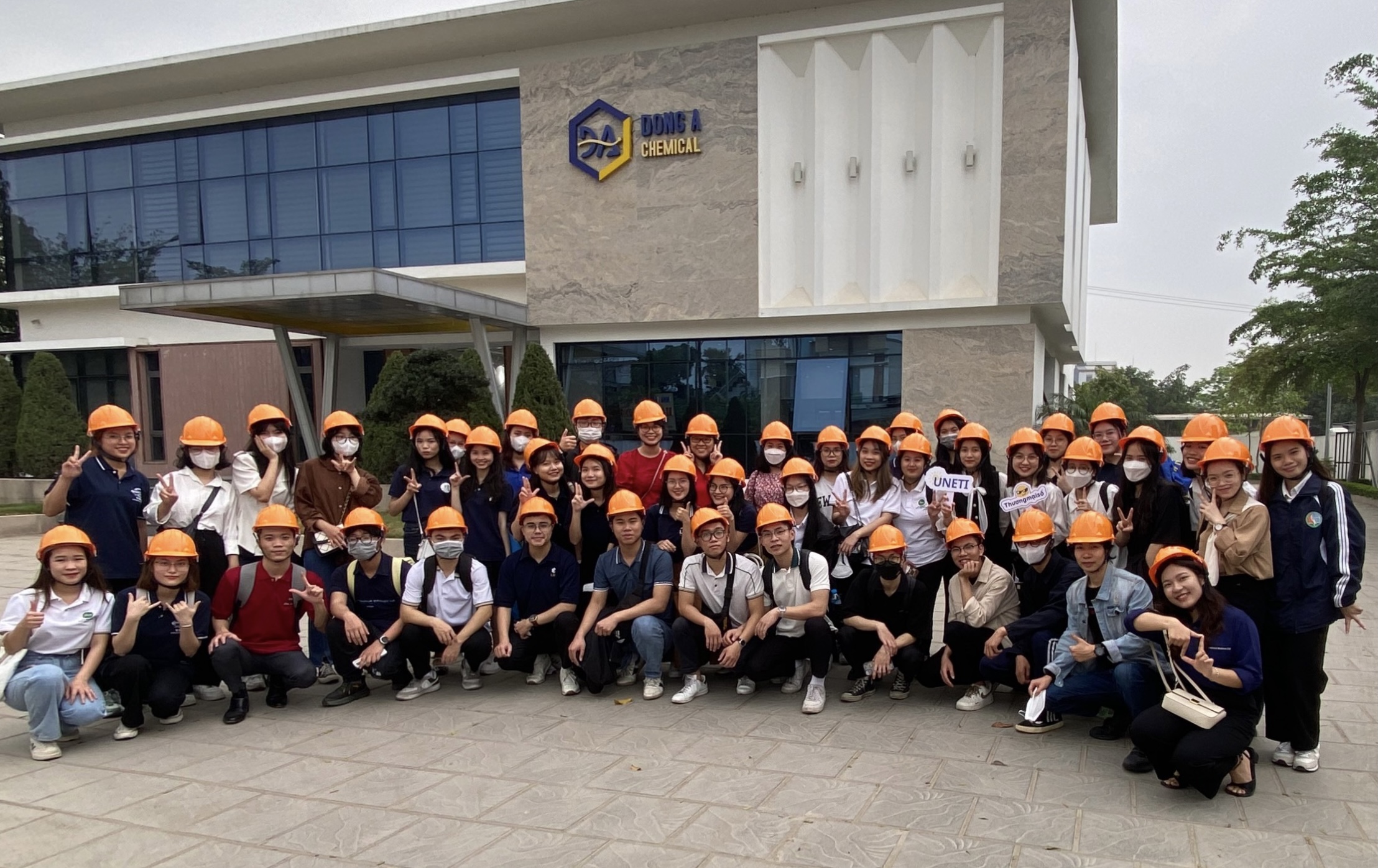 VALOMA organize field a field trip for the Vietnam Student Logistics club network