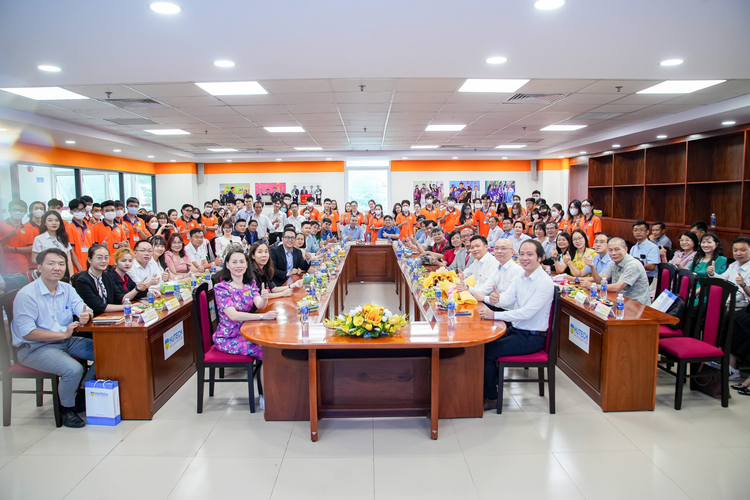 VALOMA thăm và làm việc tại trường đại học công nghệ TP.HCM