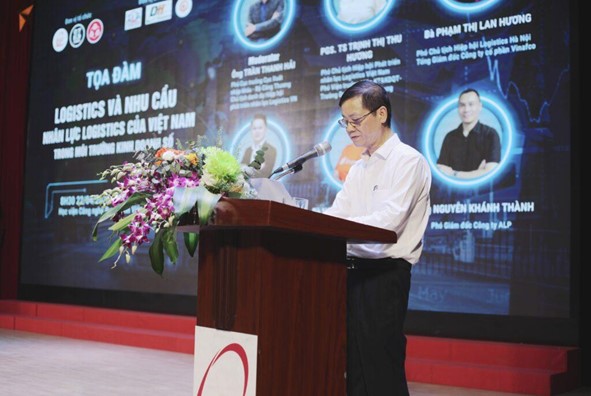 VALOMA issues certificates of membership and holds a seminar on “Logistics and human resource demand in vietnam’s sector in the context of digital business models”