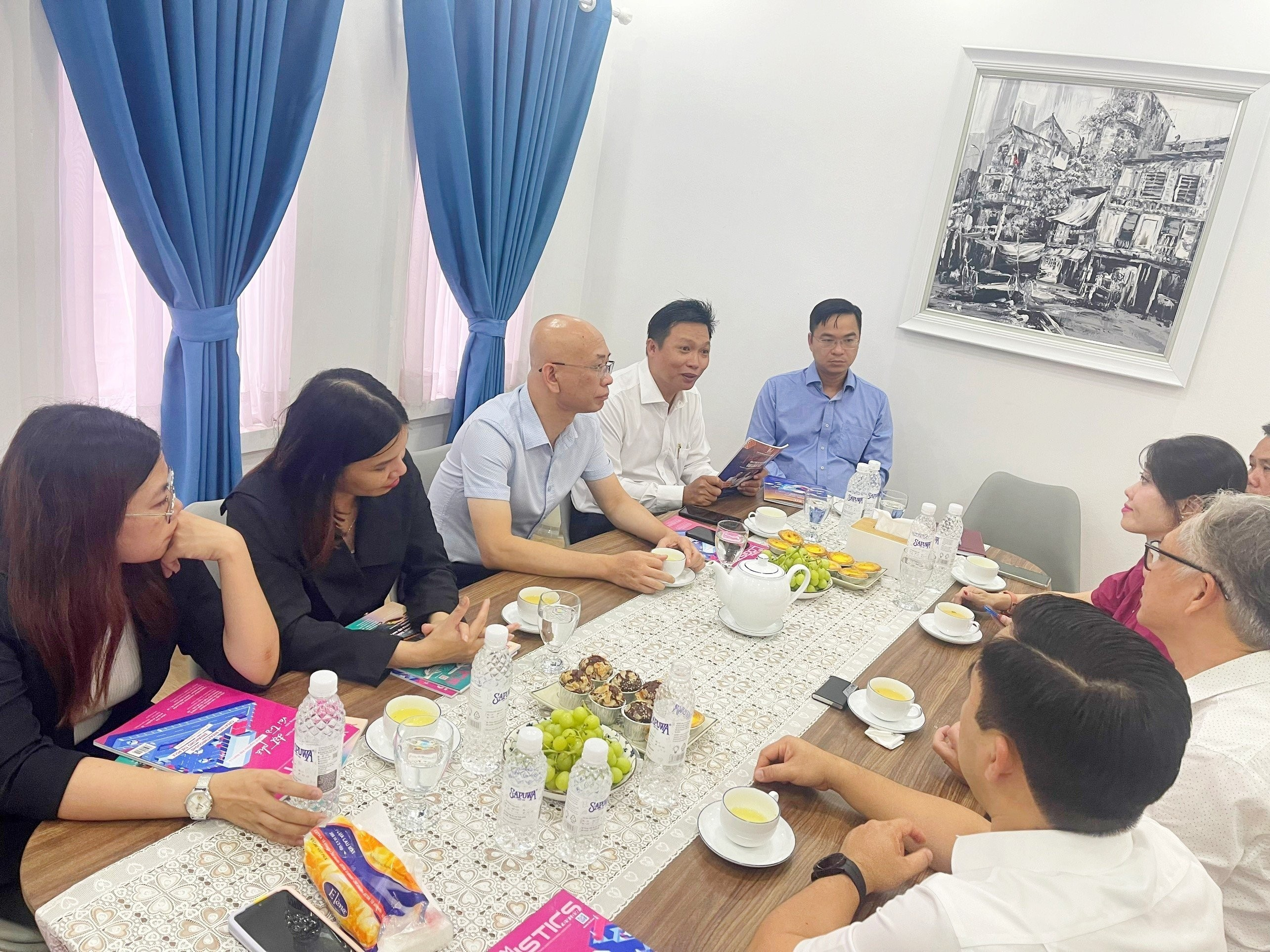 VALOMA visited and worked at Vietnam Logistics Review (VLR)