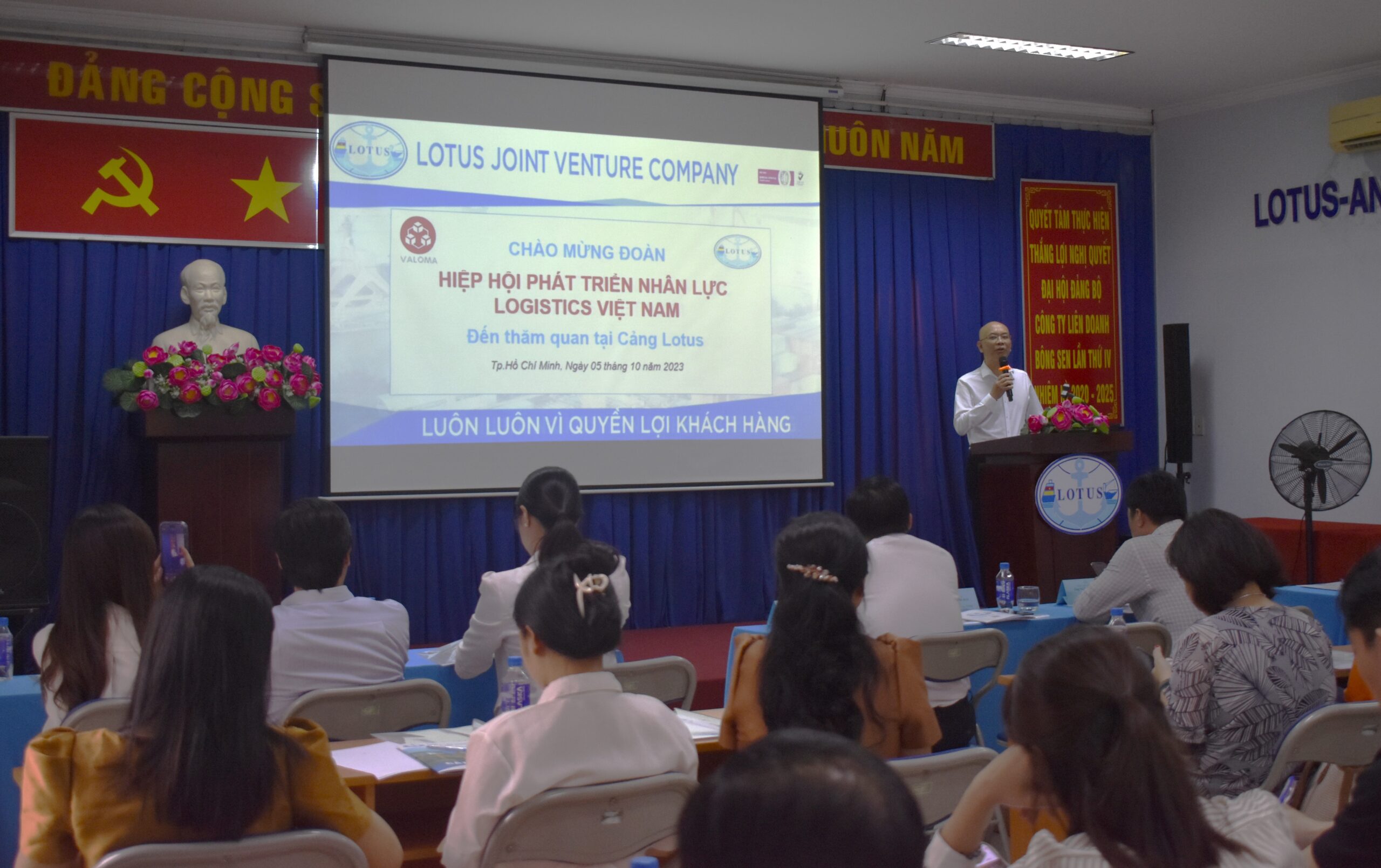 VALOMA tổ chức khảo sát thực tế tại cảng liên doanh bông sen