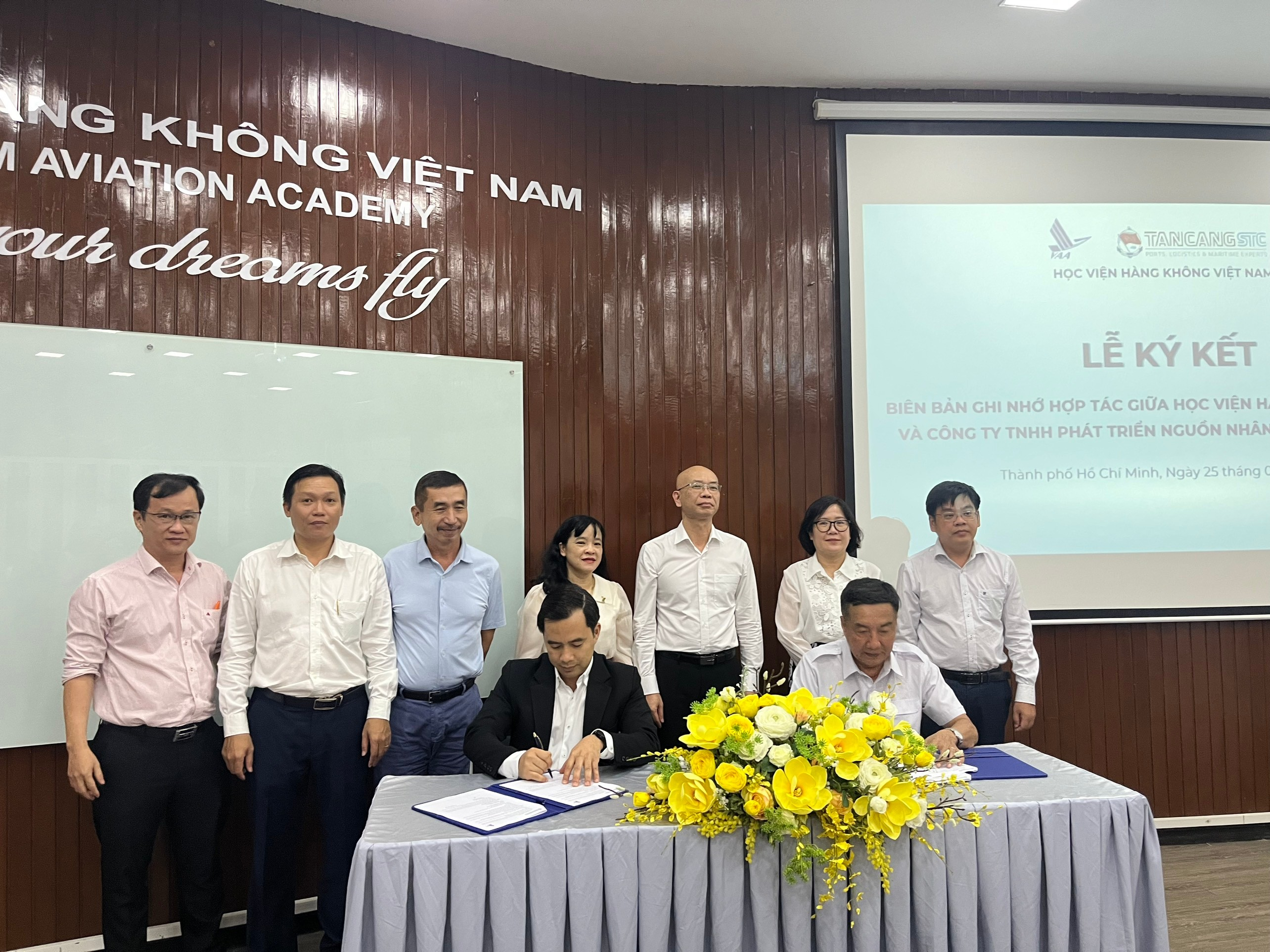 VALOMA thăm và làm việc tại Học Viện Hàng Không Việt Nam