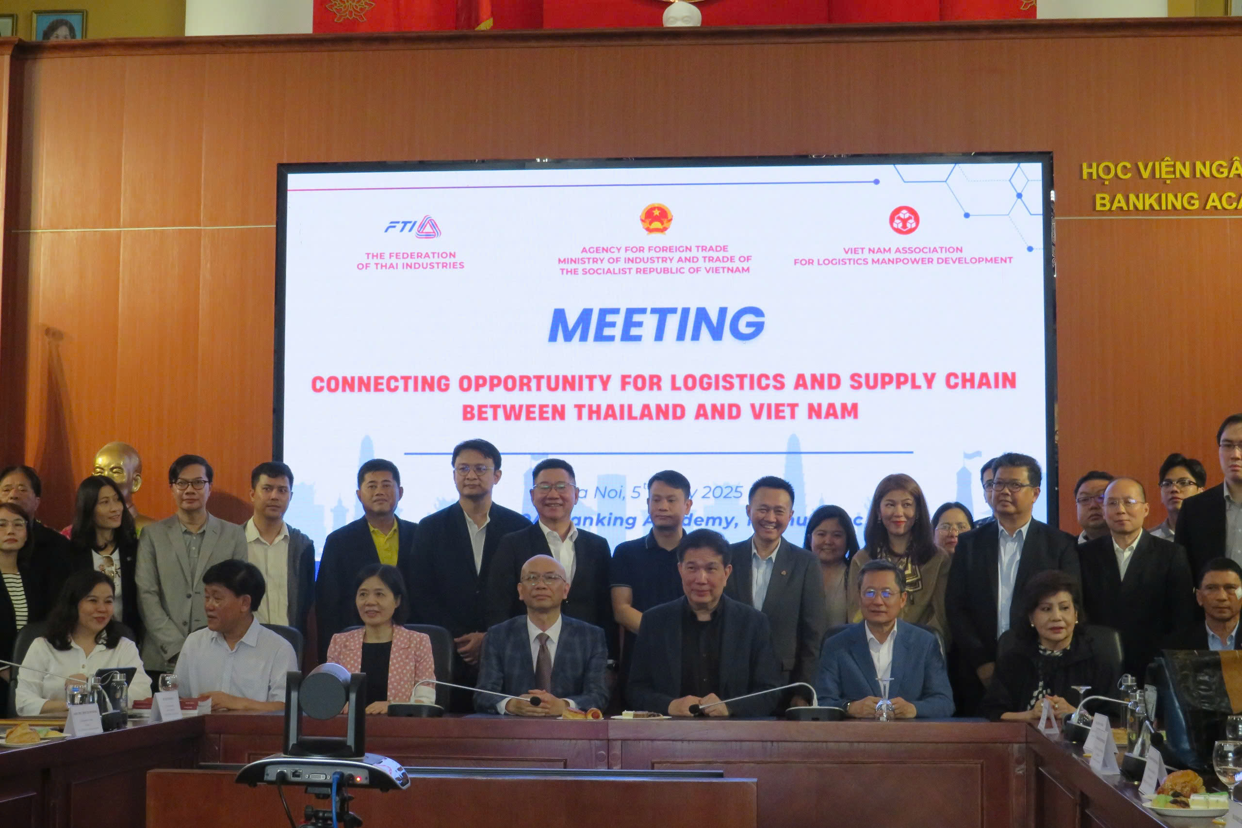 VALOMA tiếp và làm việc với liên đoàn các ngành công nghiệp và các doanh nghiệp thái lan