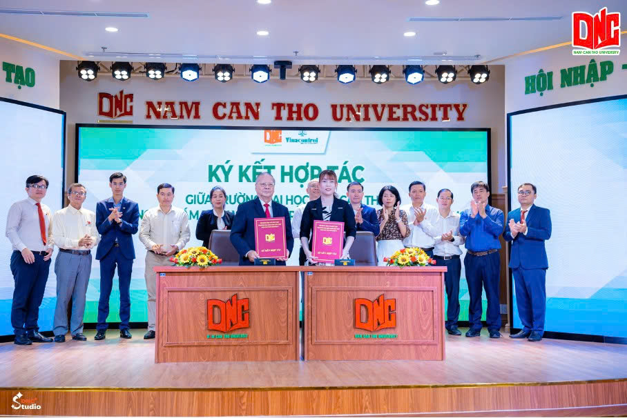 Đoàn công tác VALOMA thăm và làm việc tại trường đại học nam cần thơ