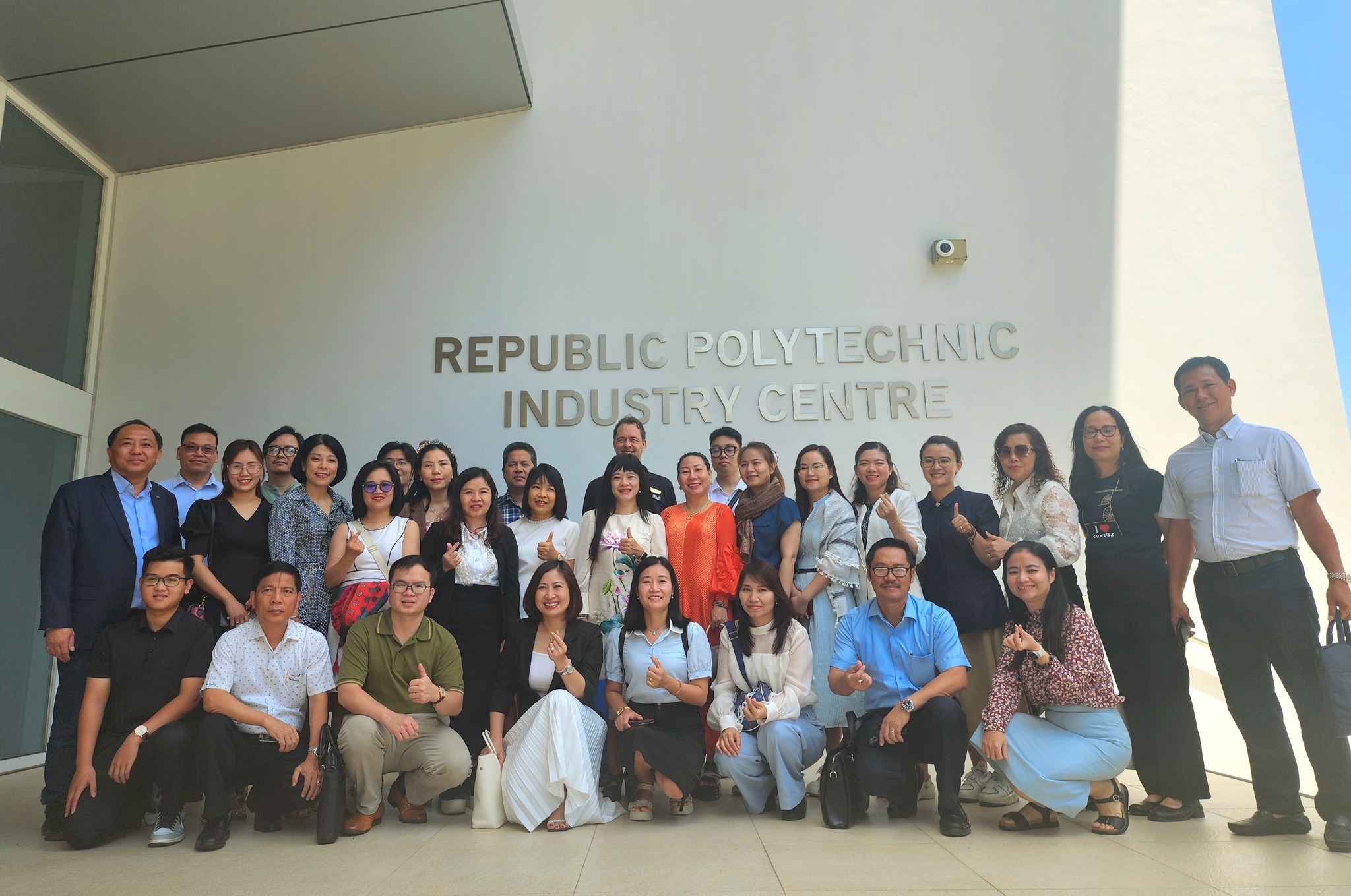 Đoàn xúc tiến thương mại Logistics của Việt Nam tham quan và làm việc tại Trường Republic Polytechnic Singapore